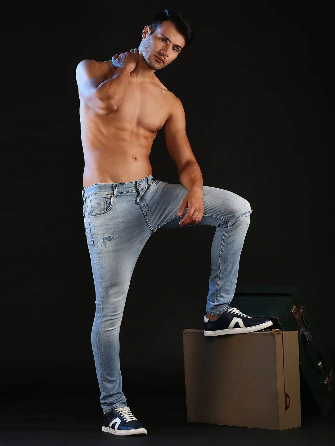 Spykar Limited Edition Light Blue Slim Fit Narrow Length Low Rise Knee Slit Premium Stretchable Denim Jeans For Men (Skinny)